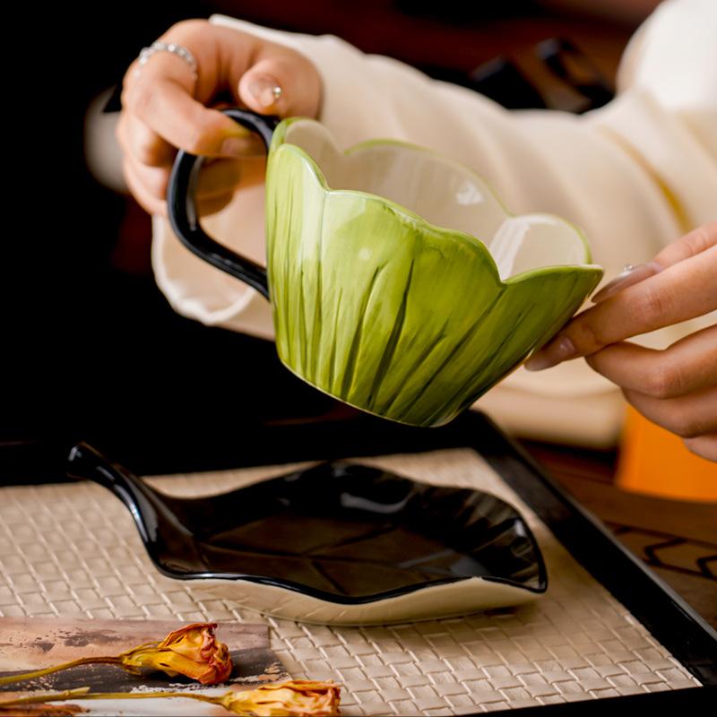 Creative Hand-Painted Tulip Flower Leaf Shape Ceramic Coffee Cup Saucer Personalized Afternoon Tea Latte Cup Saucer Gift