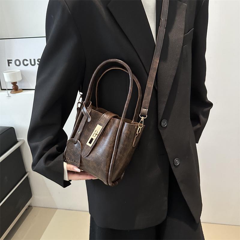 Fashionable Hand-held Bucket Bag for Women's Spring New Niche Design and Fashion Trendy Crossbody Bag