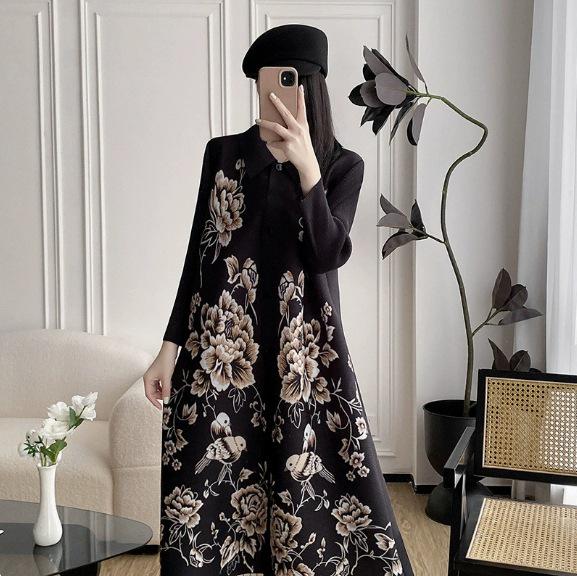 "Miyake Pleats 2025 Autumn Women's Loose Solid Color A-Line Dress (Large Size)"