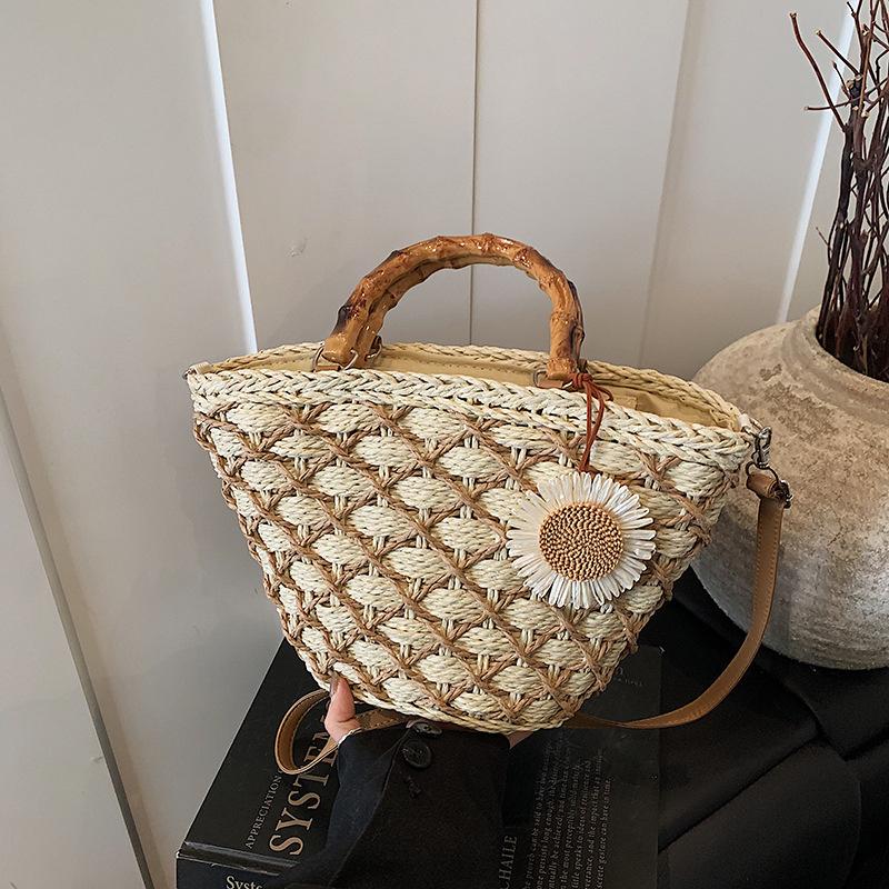 Summer Trend Grass Woven Bag for Women New Fashionable and Simple Casual Handheld Woven Bag for Beach Vacation Crossbody AVE
