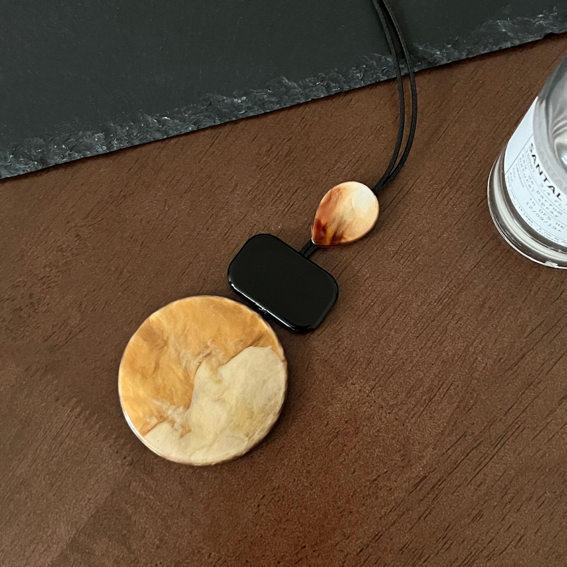 

Геометрическая круглая длинная кожаная веревочка цепочка для свитера женская приливная ожерелье простые и высококлассные аксессуары хаки