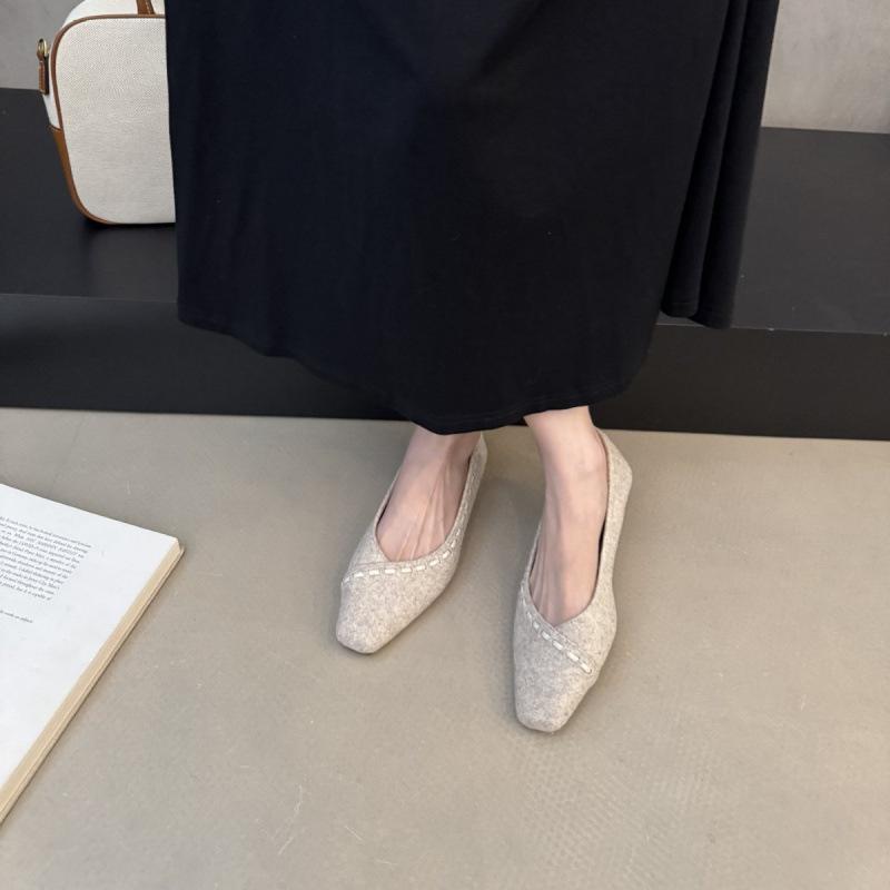 

Low-heeled French light-mouth single shoes women s shoes spring 2025 new temperament versatile woolen evening shoes 39 абрикосовий