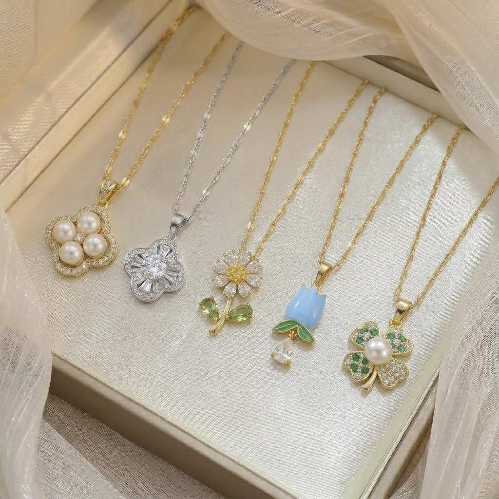 Women's European & American Style Pearl Flower Zirconia Pendant Necklace