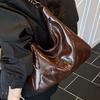 Fashionable Retro Niche Commuter Tote Bag with Large Capacity and Single Shoulder Strap Design Casually
