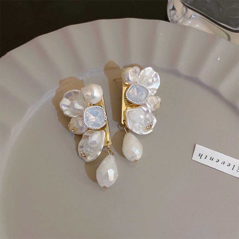 Silver Needle Retro Flower Pearl Earrings French Niche Stud Earrings Light Luxury High-end Earrings Women
