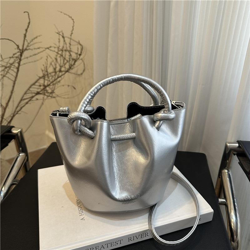 Hand Carry Small Bag Women's New Trendy Summer Popular Versatile Messenger Bag High-end Niche Bucket Bag