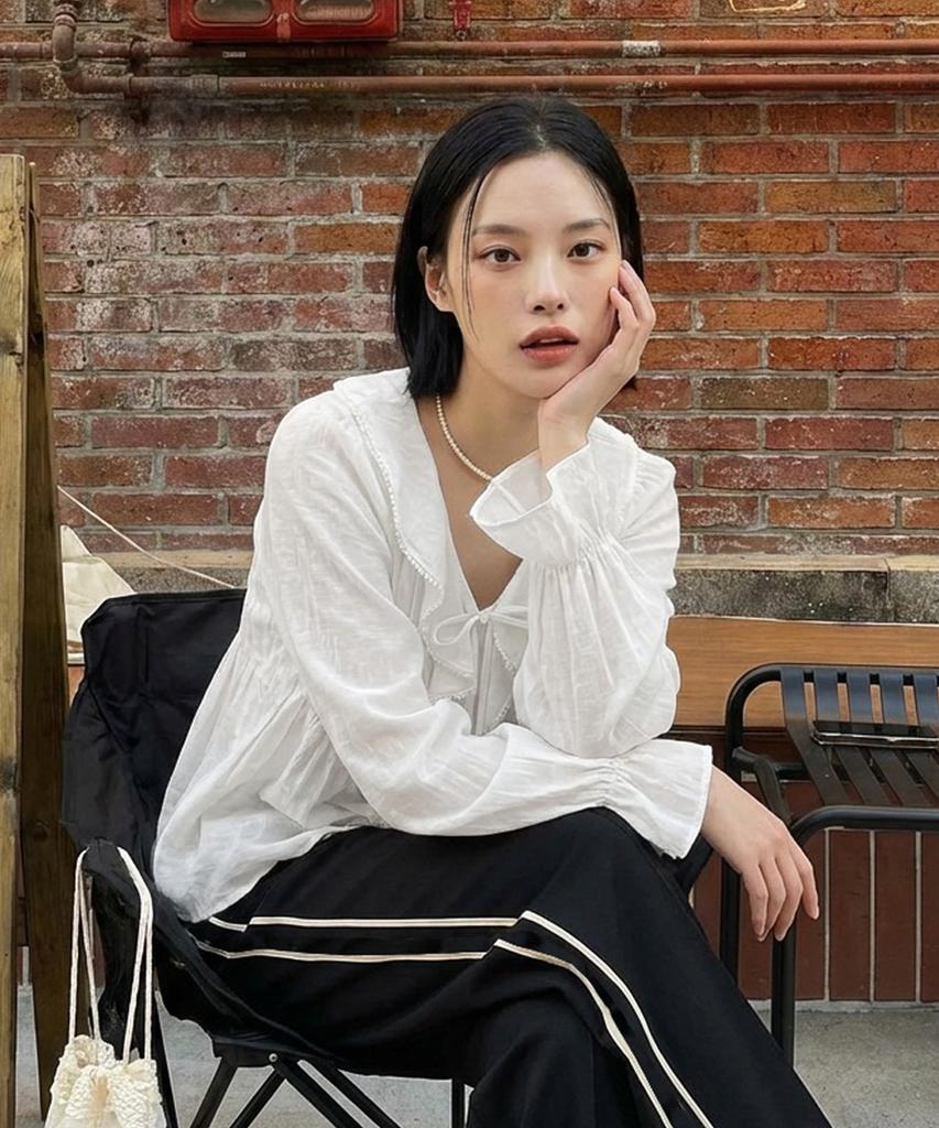 Metapeo Met Blossom Ruffle Blouse White