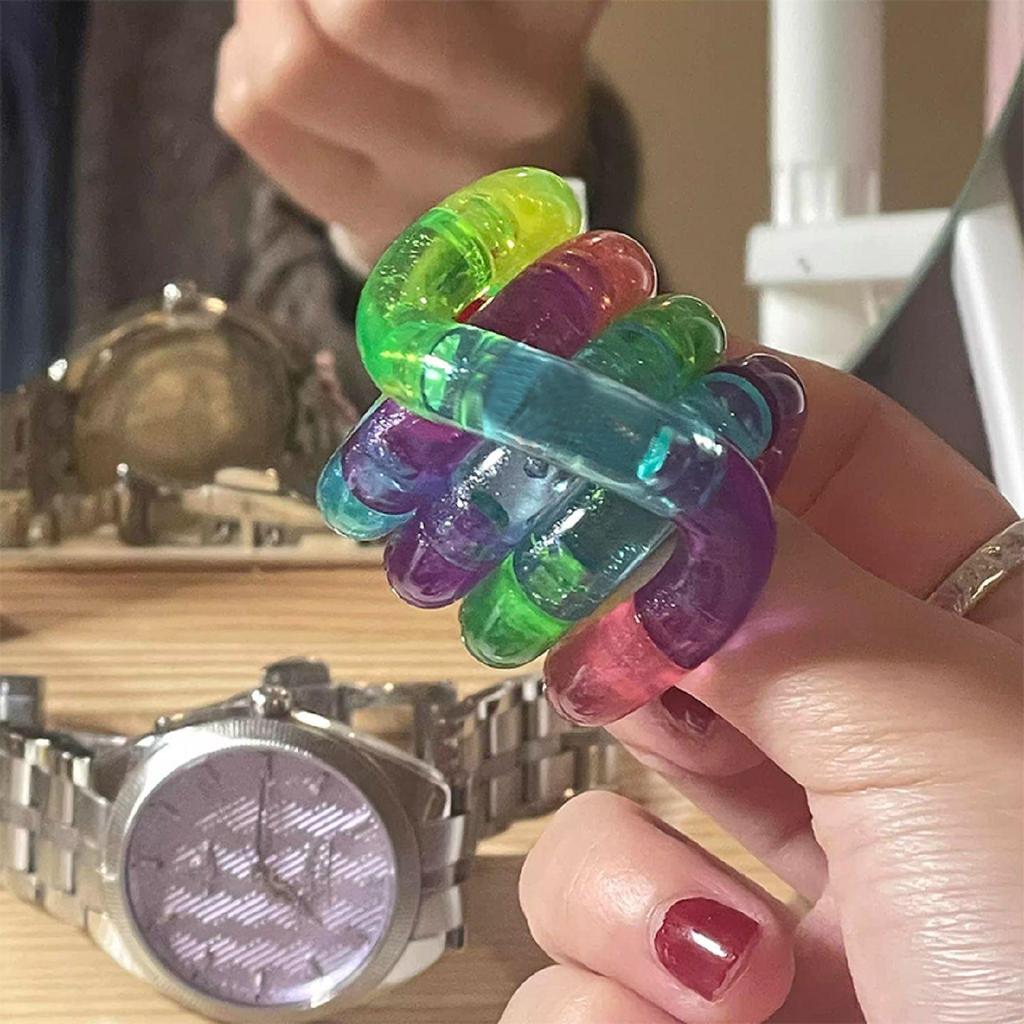 Seven-color Twisty Toy: Stress-relief, Finger Exercise, Relaxation, and Concentration Tool for Kids and Babies.