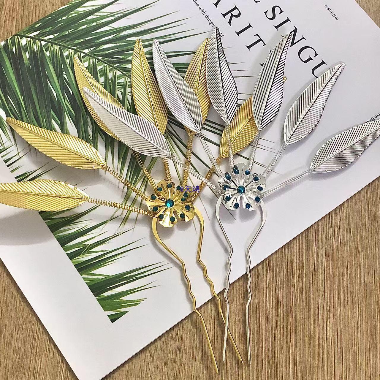 

Dai Ethnic Gold Leaf Hairpin and Headpiece for Traditional Dance and Hanfu Costumes Silver Fan Hairpin