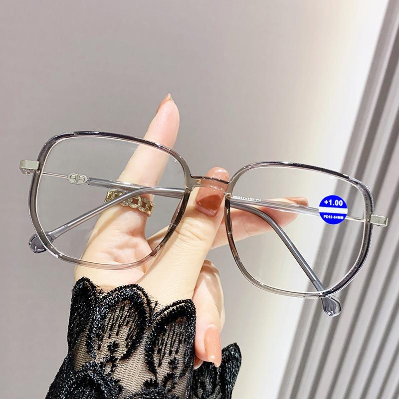 

Anti-blue Light Progressive Glasses For Women Trendy And Fashionable Large Frame With Prominent Edges 4.0