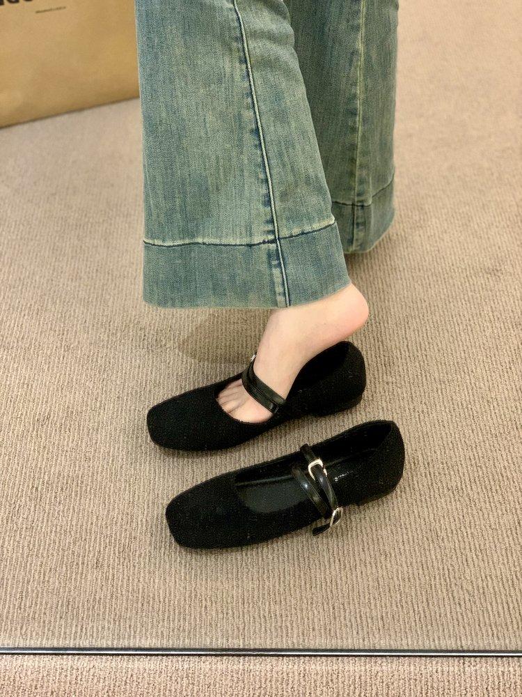 

Модные французские винтажные туфли Мэри Джейн с мелким вырезом для девочек, осень/зима 2025, новые замшевые туфли на одном ремешке, винтажные, универсальные, одинарные 40 чёрный