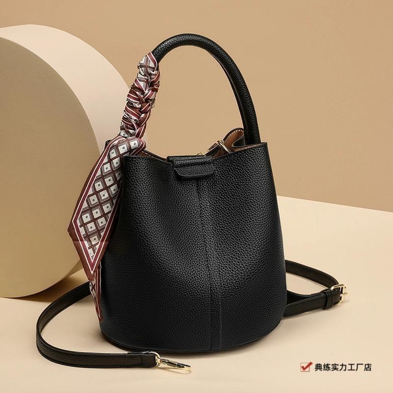 High-end Bag Women's New Texture Niche Messenger Bag Super Soft and Versatile Fashion Portable Bucket Bag Black