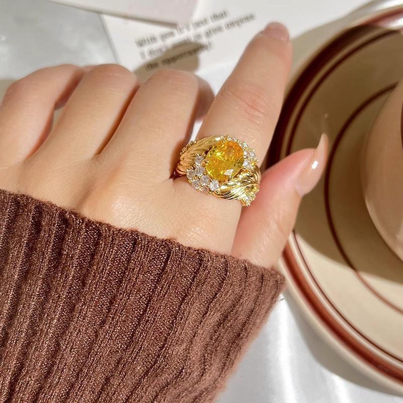 

Design Geometric Elegant Feather Ring With Luxurious Yellow S For Women
