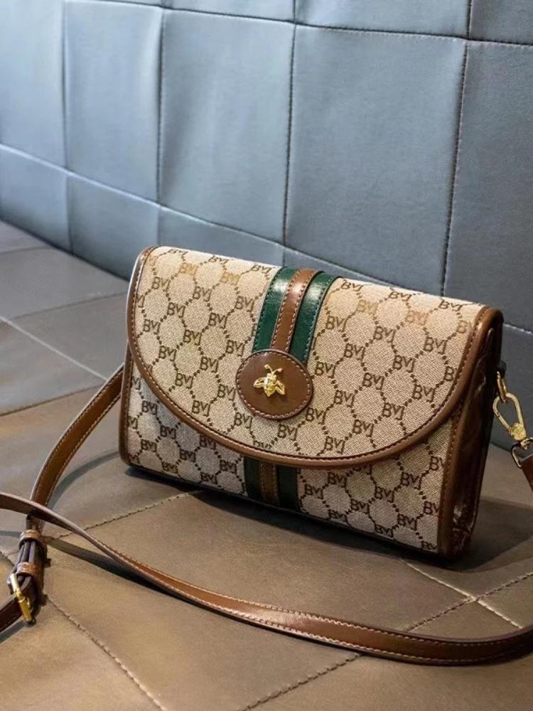 States Retro Ladies Shoulder Bag Fashionable Versatile Envelope Diagonal Cross Body Bag Letters Printing