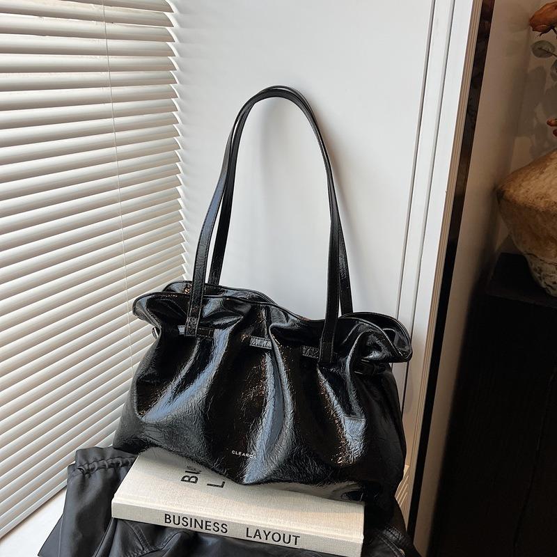 

Large capacity bag women s new line fashion texture shoulder bag casual versatile commuter tote bag чорний