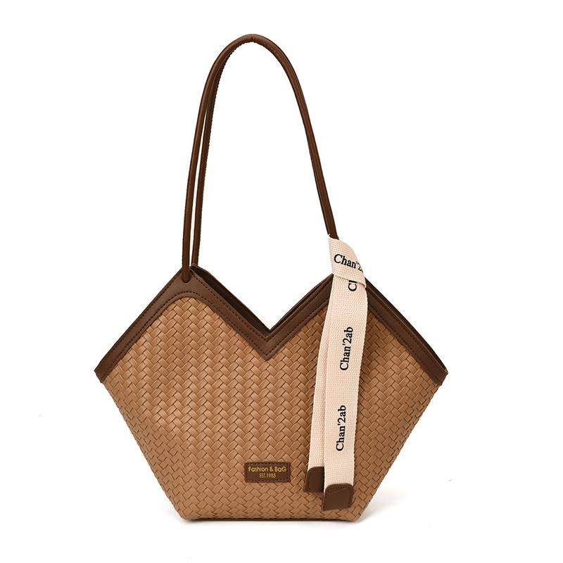 

Large-capacity bag women s new retro-style woven pattern shoulder underarm bag high-end texture commuter tote bag хаки