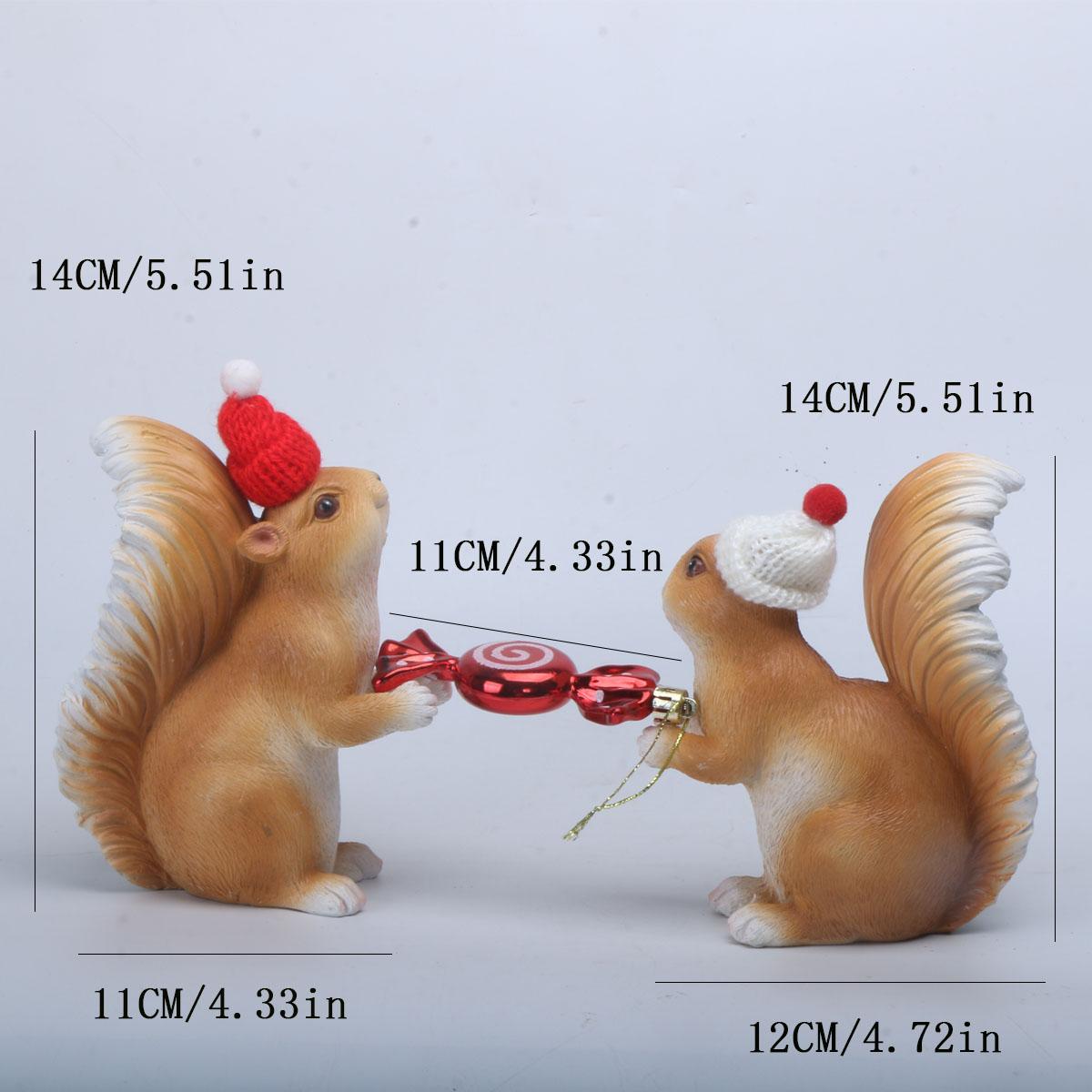 

1 набор рождественских белок, держащих подарки и праздничные украшения