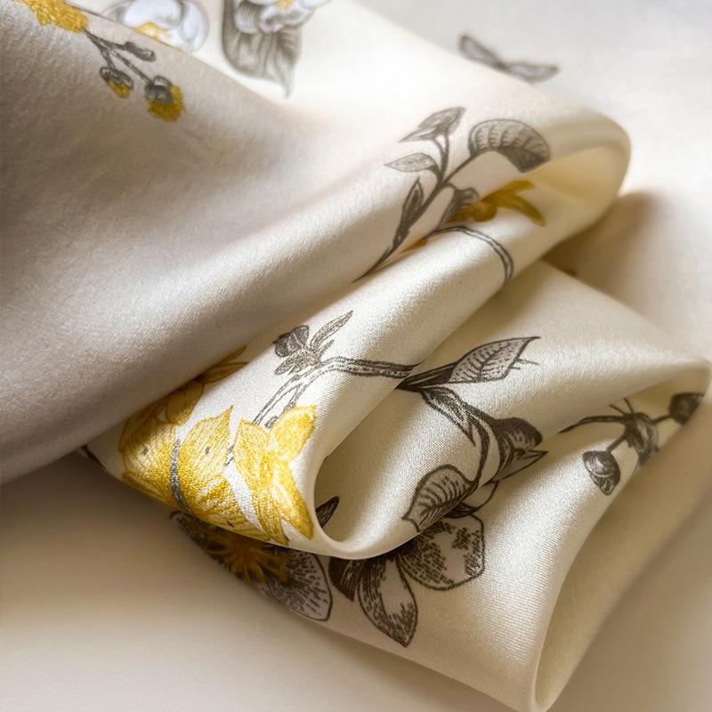 Silk silk mulberry silk small silk scarf large square scarf women's spring and autumn neck professional decoration tulle scarf scarf