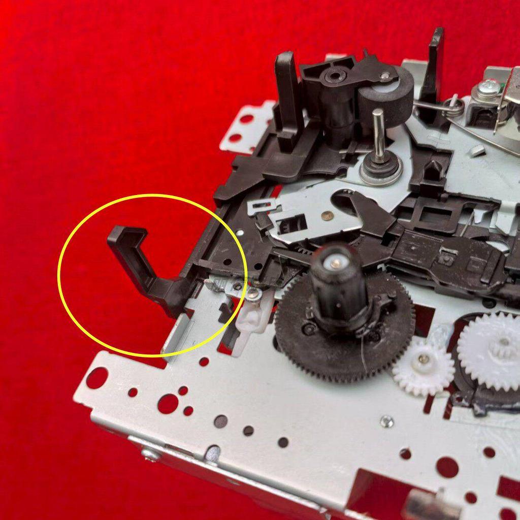 TN-21Z-2 Kassettenrekorder mit gebogenem Schlüssel, automatischem Stereo-Mechanismus und 6V-Motor.