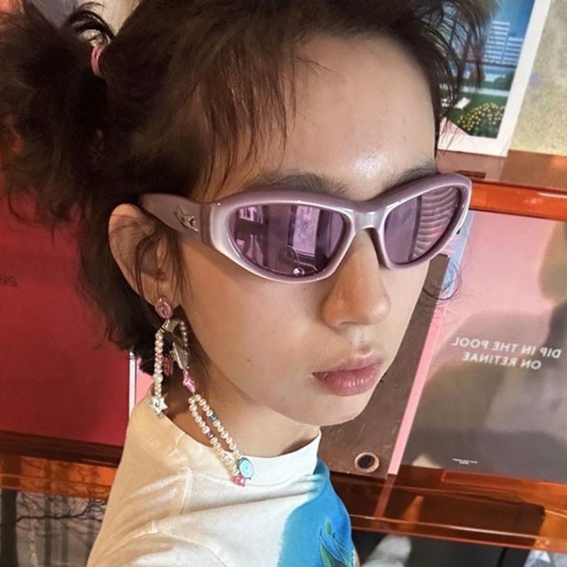 Vintage Fashion  Cat Eye Rivet Star Sunglasses Women For Men Luxury Brand Designer Punk Sun Glasses Trend Pink Sport Goggle