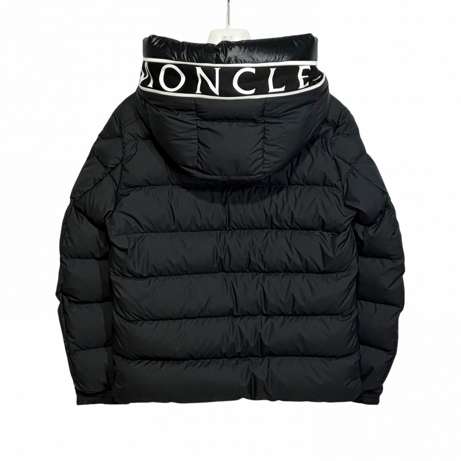 

Used MONCLER H20911A0010554A81 CARDEREDown jacket black Nylon mens