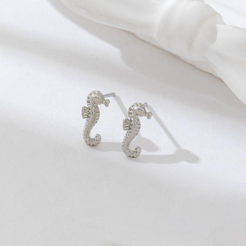 

New Arrivals Gold Color Exquisite Retro Texture Fan-shaped Seahorse Stud Earring for Women Creative Personality Zircon Gifts медный