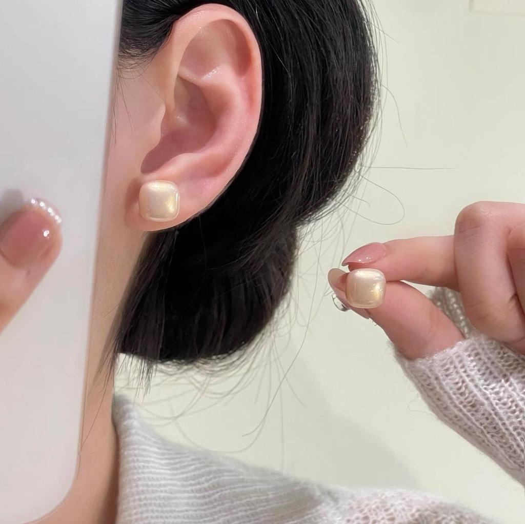 Elegant Pearl Earrings: S925 Silver, Light Luxury, Versatile