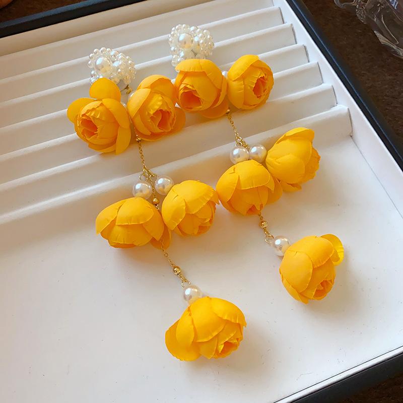 Small fresh yellow mesh flower earrings summer sweet light luxury stud earrings vacation style high-end earrings