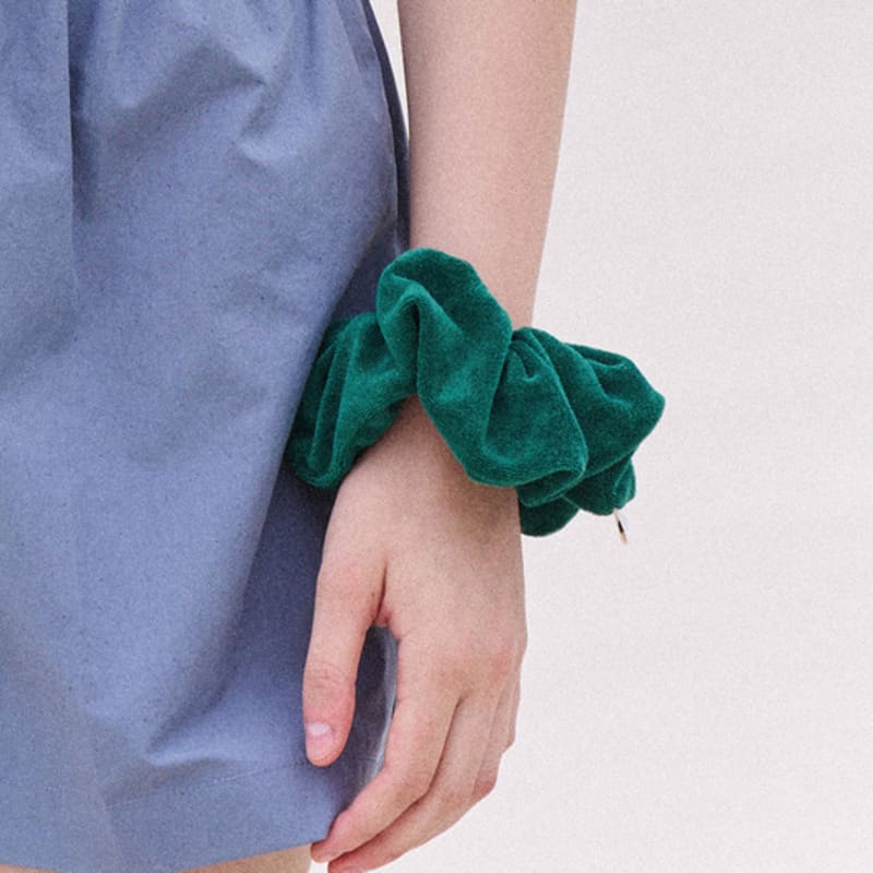 WHITE SANDS Terry Organic Label Scrunchie Tina (8 Colors)