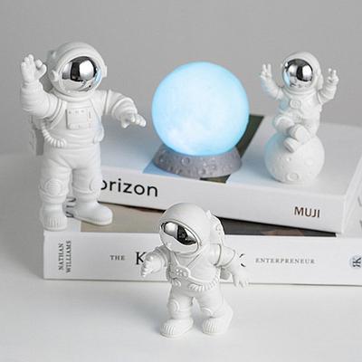 3Pc Astronaut Decor Action Figures and Moon Home Decor Resin Astronaut Statue Room Office Desktop Decoration Presents Boy Gift