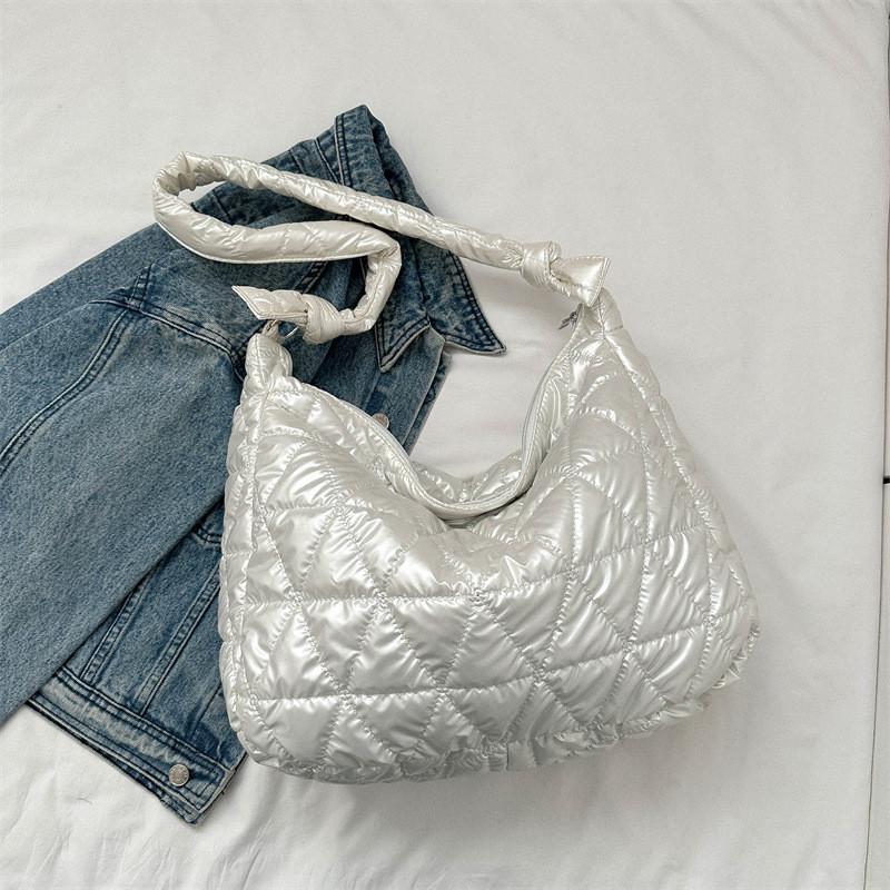 

Modern Soft Canvas Tote Bag For Women With Zipper Closure And Interior Phone Pocket Pearl White