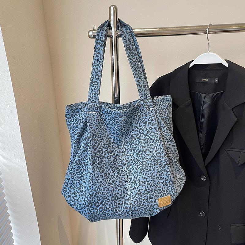 2025 Autumn and Winter Simple Denim Shoulder Bag Fashionable Large-capacity Commuter Tote Women's Bag Student Class Leisure Schoolbag