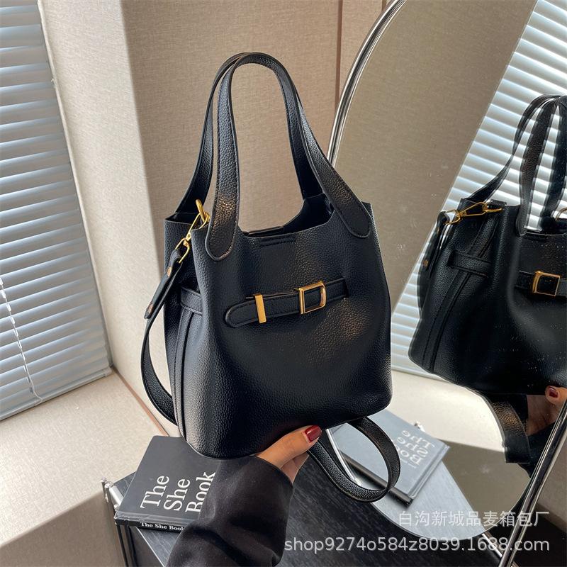 

Temperament Explosive Portable Small Bag Women s 2025 New Niche Design Shoulder Bag Fashion Women s Crossbody Bucket Bag чёрный