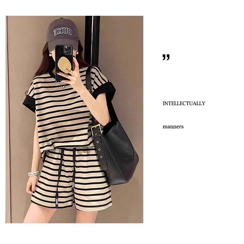 Women's Korean Style Casual Two-Piece Set: Striped Short-Sleeve Sweatshirt, Fashionable and Sporty, Slimming and Trendy.