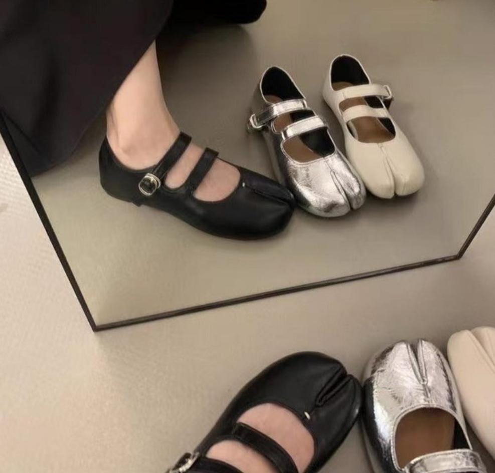 Fashion 2025 Japanese Style Tabi Ninja Shoes Women Retro Suede Flats Split Hoof Toe Boat Shoes Femme Mary Jeans Mocasines Ballerina Shoe