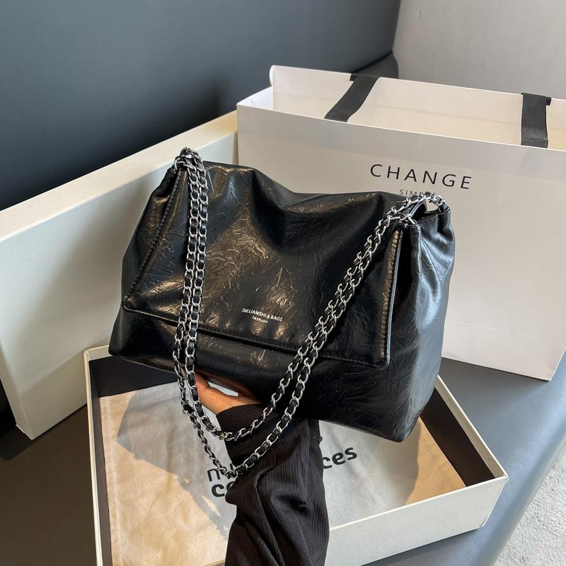 Schoolbag Women's Black Fashion Oft Leather Large Capacity Tote Bag With Chain Strap Cover Design Crossbody Bag Spacious Shoulder Purse For Casual Use