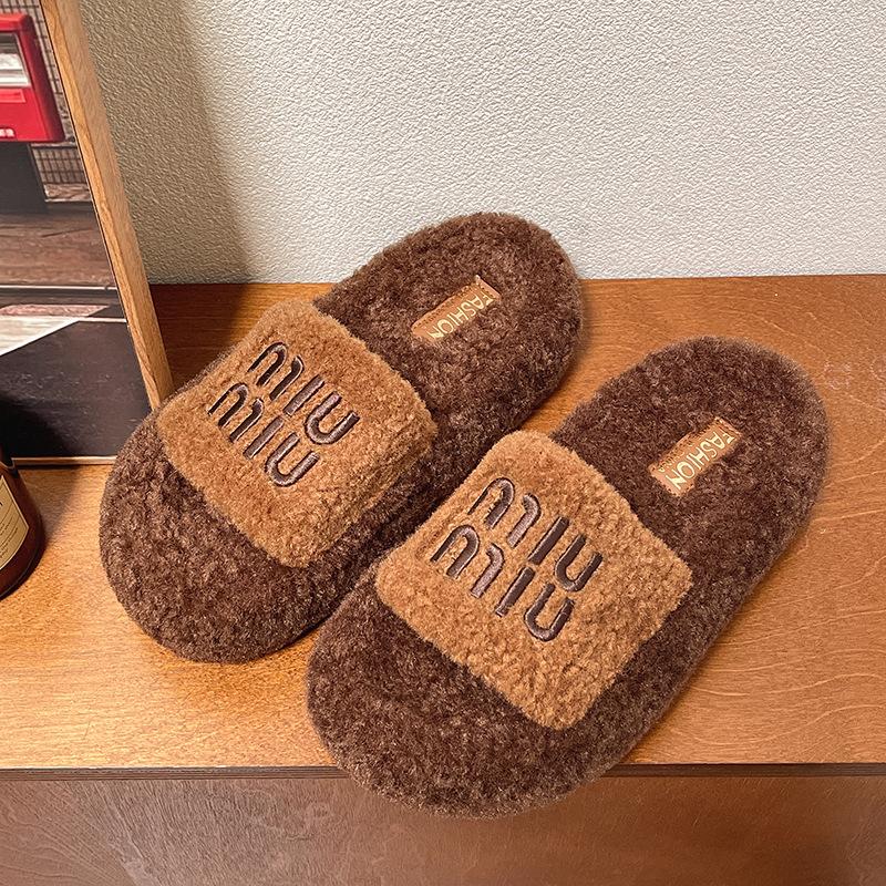 

English Internet celebrity slippers women s wear 2025 autumn new super fire versatile retro comfortable foreign hair drag 35