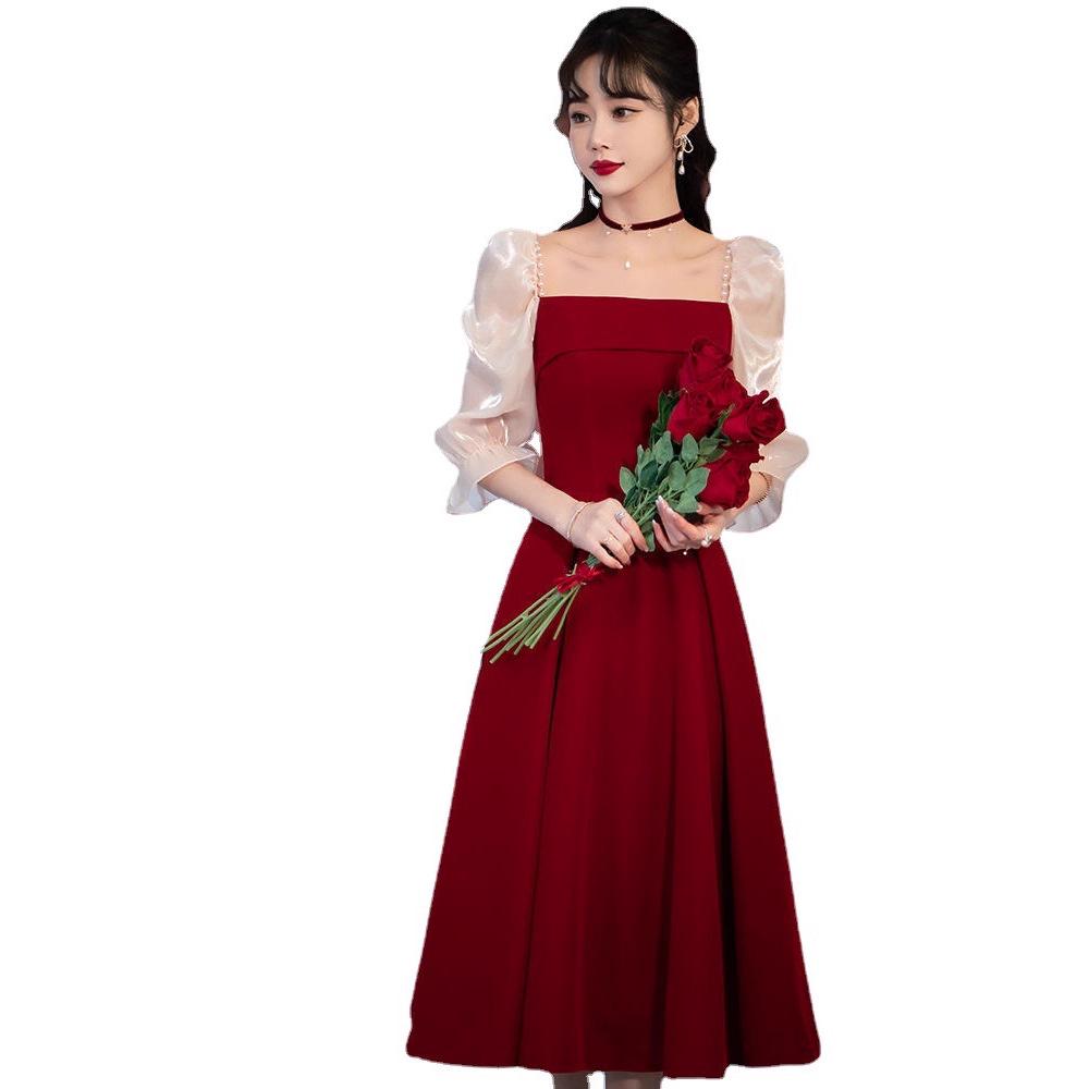 Robe d'été formelle courte haut de gamme couleur bordeaux - Tenue de toast ou tenue quotidienne pour la mariée 2025