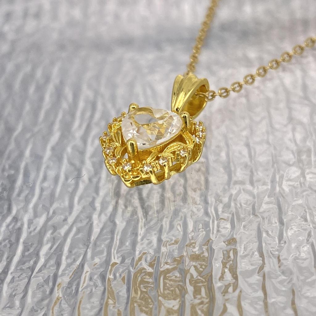 Ciondolo Cuore con Nastro 18k: Lussuosa Catena per Clavicola da Donna con Diamanti Completi Stile Corte