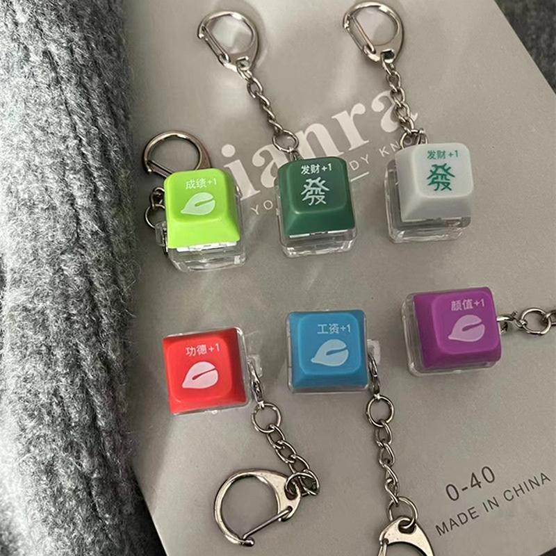 Kreativ Nyckelring med Tryckknapp Hänge Söt Nyckelringsaccessoar För Daglig Användning & Gåva