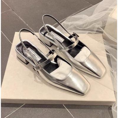 Nieuwe Dames Baotou Patentleer Eén Lijn Gesp Band Kat Hak Sandalen Vrouwelijke Sexy Zwart Zijde Puntige Dunne Hak Platte Schoenen