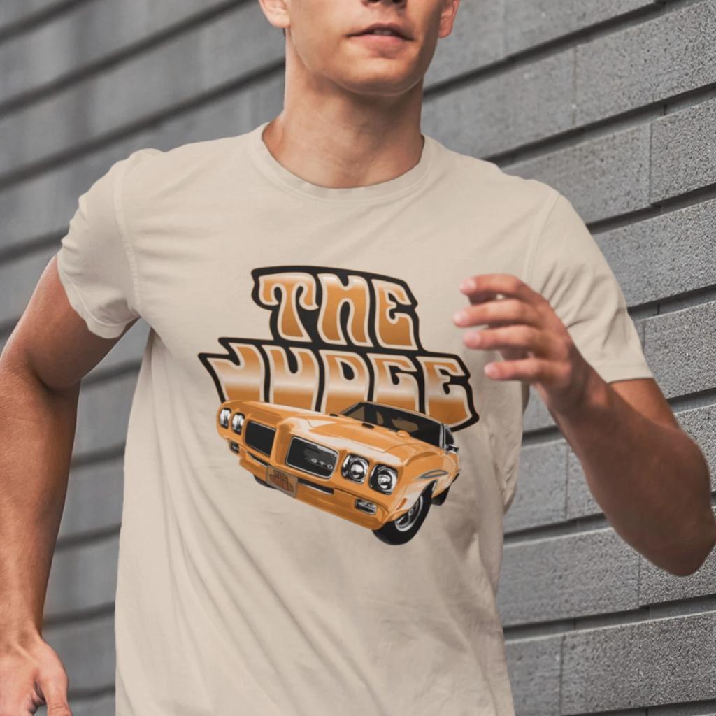 Klassisches Auto Unisex T-Shirt mit orangefarbenem 70er Pontiac GTO Judge Muscle Car