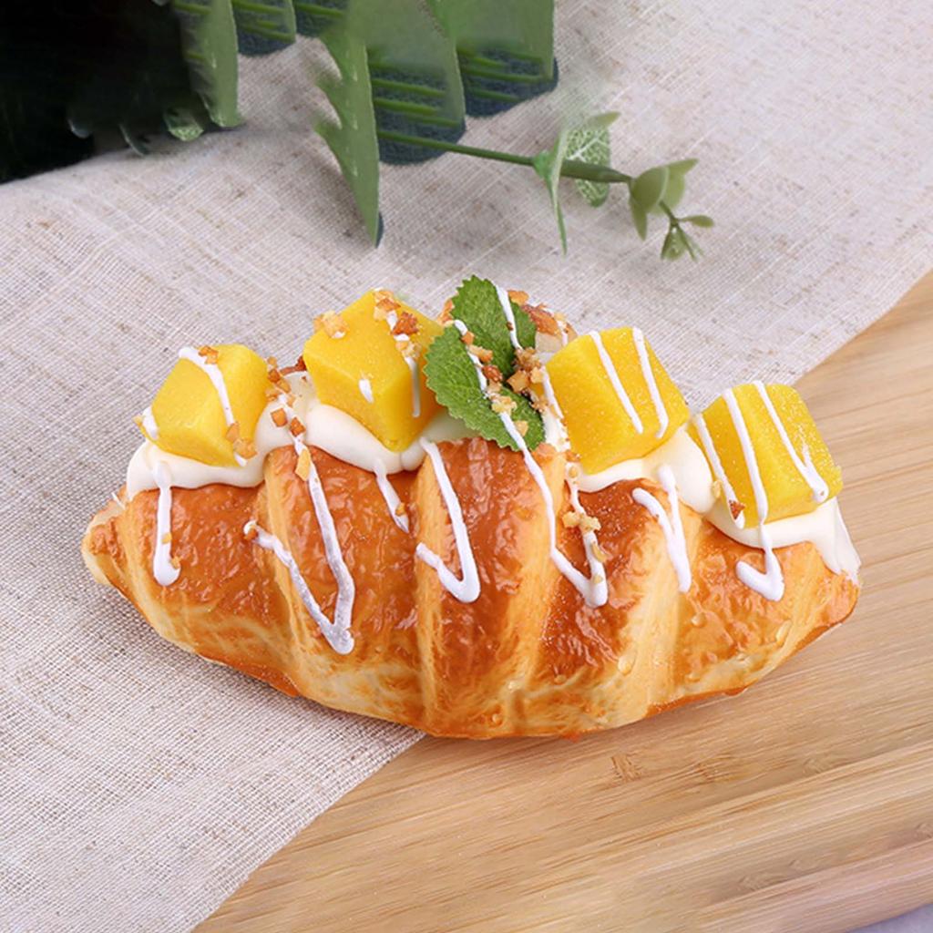 Artificial Croissant Simulation Realistic Croissant Fake Bread Simulation Food Toy for Decoration Display Props Model