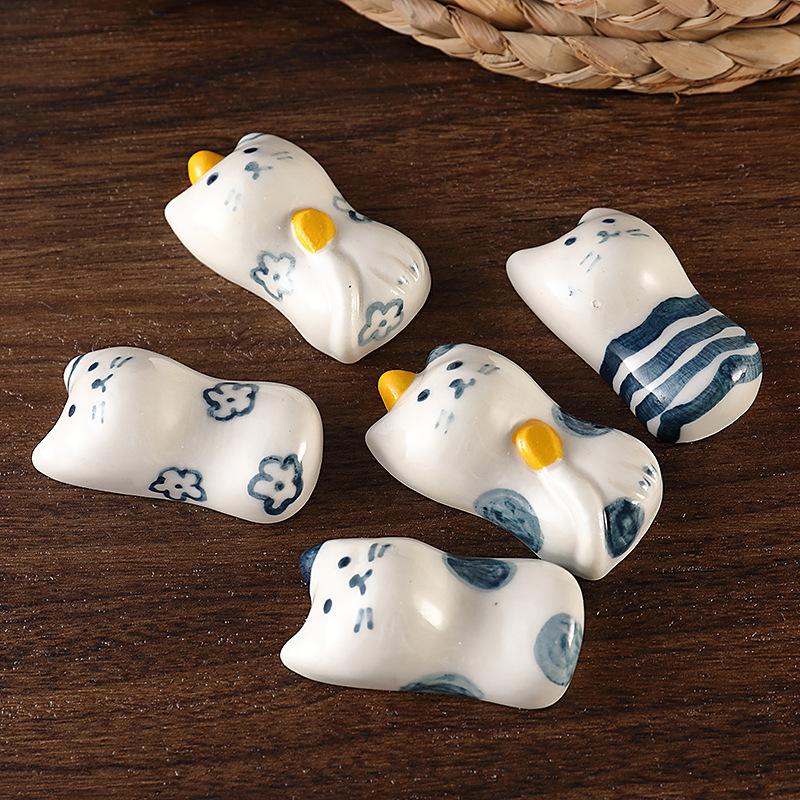 Hand-Painted Ceramic Chopstick Holder Pen Holder Cartoon Cat Japanese Ceramic Small Ornament Chopstick Holder Chopstick Holder Pillow