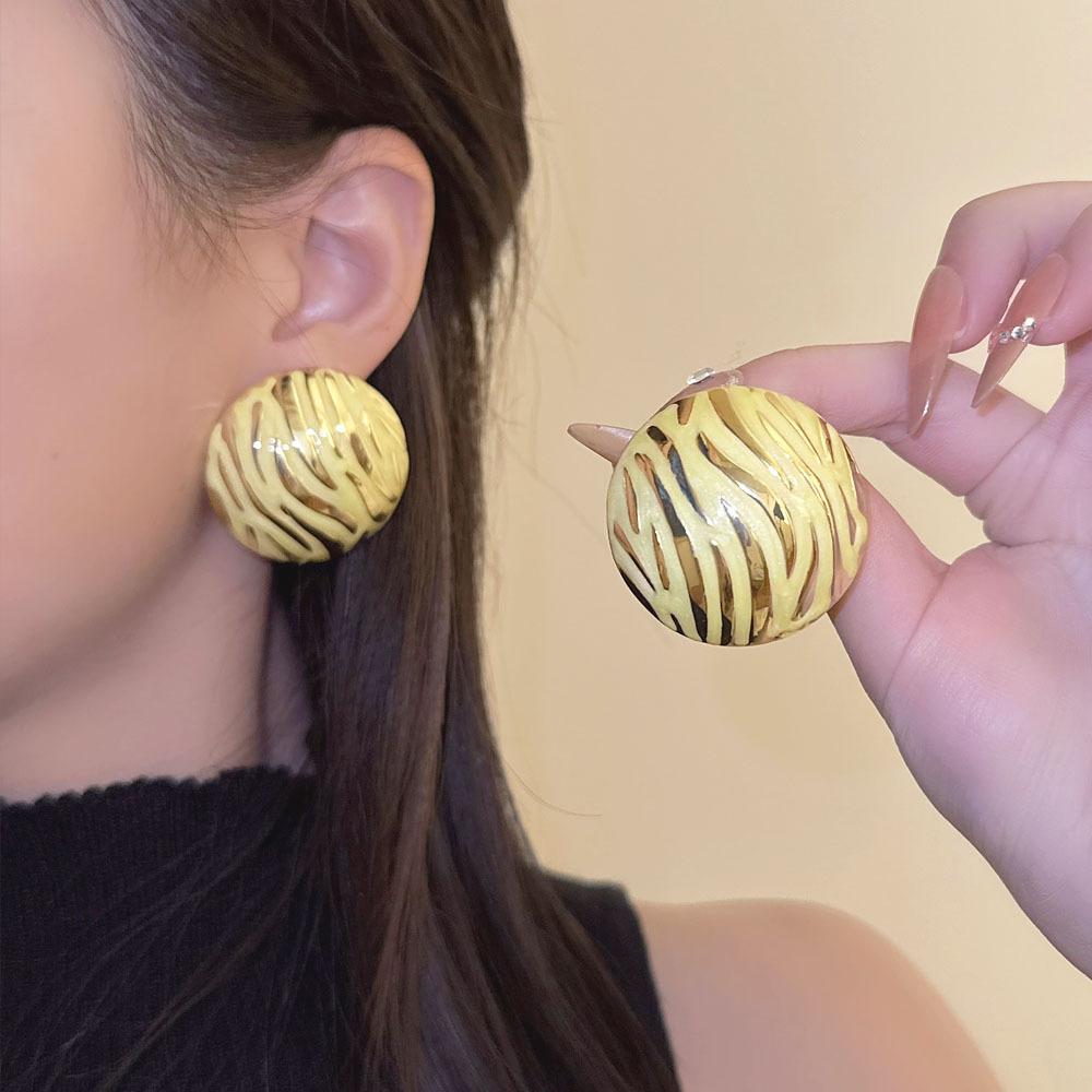 Women Zebra Print Round Stud Earrings, Vintage Hong Kong Style Light Luxury High-End Exaggerated Niche Design Elegant Ear Jewelry