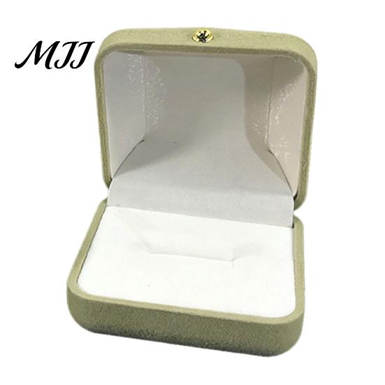 Small Velvet Jewelry Pouch Pearl Box, Anti-Scratch Lining Organizer with Golden Metal Necklace Holder Display Buckle, Decorative Storage Case
