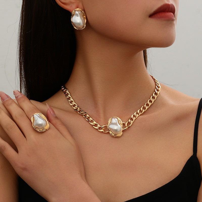 Trend Special-shaped Pearl Set, Retro Luxury Fashion Temperament Necklace, Stud Earrings, Ring Set.