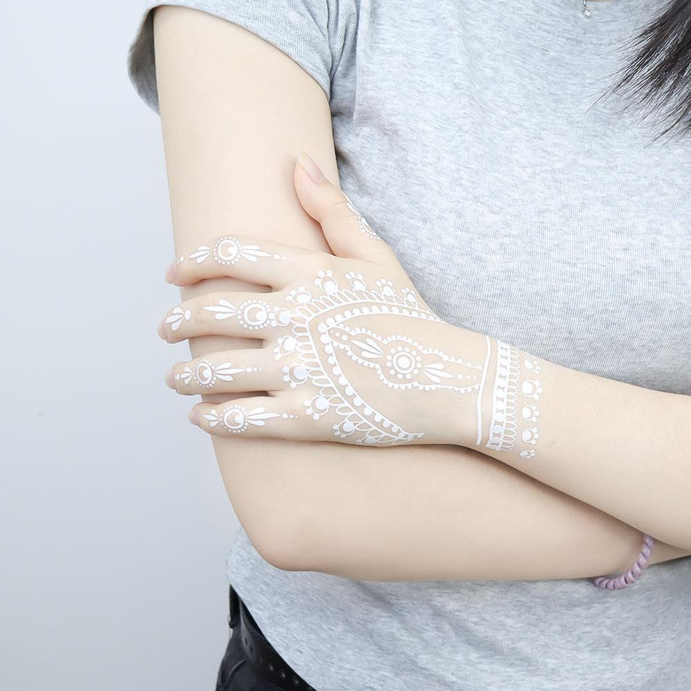1 ورقة تاتو حنة بيضاء وشم مؤقت أزرق مضيء لليد