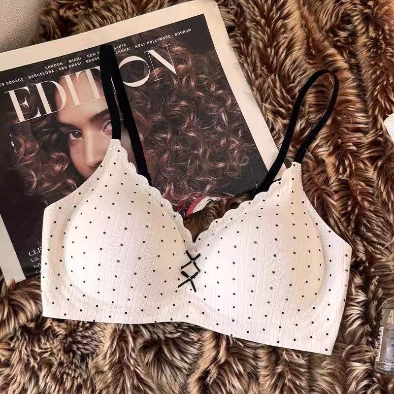 

Sweet polka dots without traces gather small breasts, close secondary breasts, prevent sagging, comfortable thin bra cover, sexy and pure desire S=32/70AB