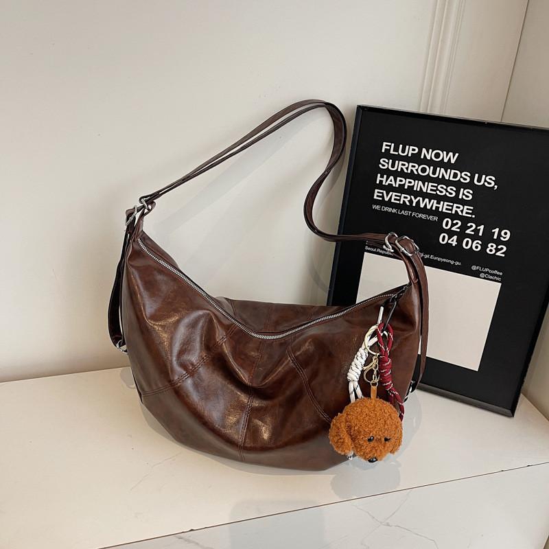 Chic And Simple Women's Dumpling Bag With Sleek Design For Everyday Casual Use